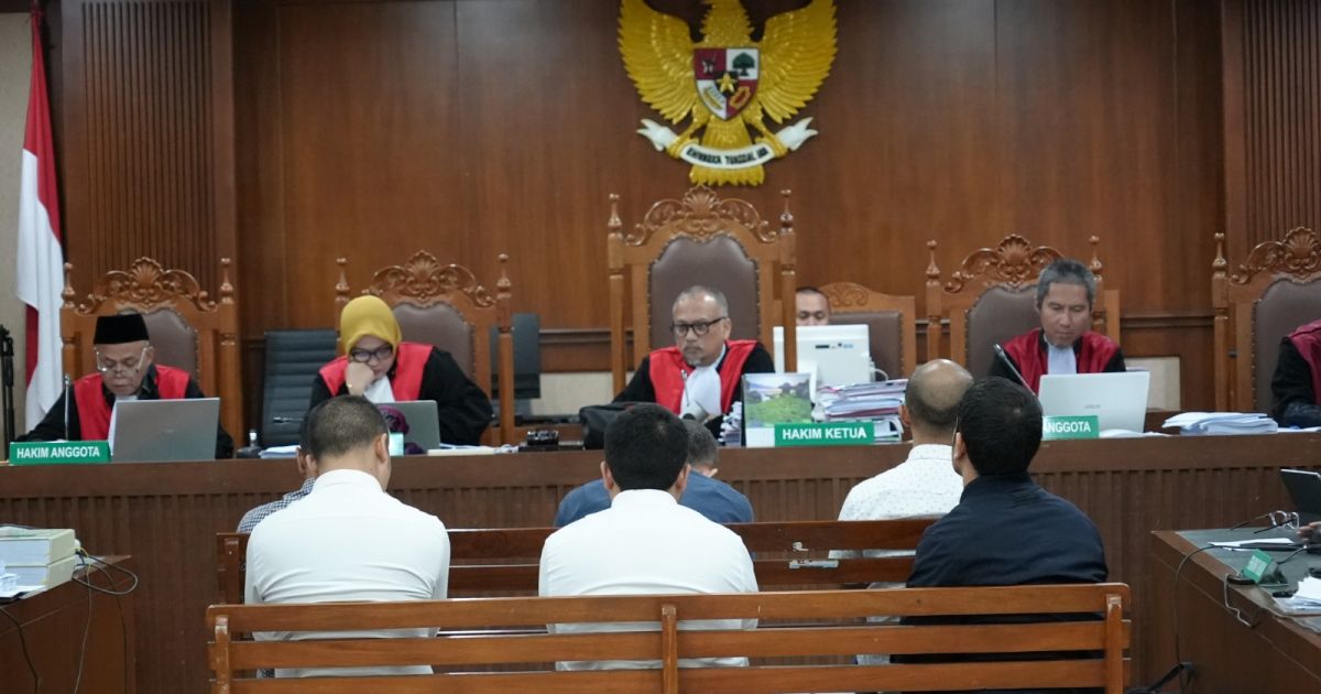 BONGKAAAR ...Praktik Persekongkolan Pengadaan di Pertamina Melalui Barang Bukti Percakapan Elektronik