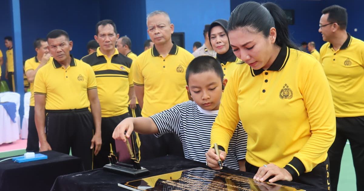Kapolres Lampung Timur  Resmikan Lapangan Tenis “TATHYA DHARAKA”