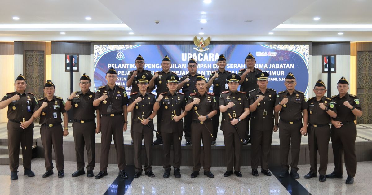 Kajati Pimpin Pelantikan dan Pengambilan Sumpah Jabatan Eselon lll  Kejaksaan Kalimantan Timur