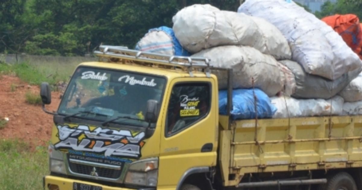 Tempat Pembuangan Sampah Liar Desa Kembang Kuning,di Segel Dinas Lingkungan Hidup