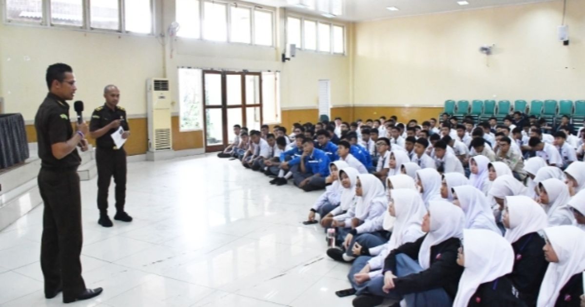 DARKUM, Jaksa Masuk Sekolah, Sosialisasi Hukum Cegah Kenalan Remaja