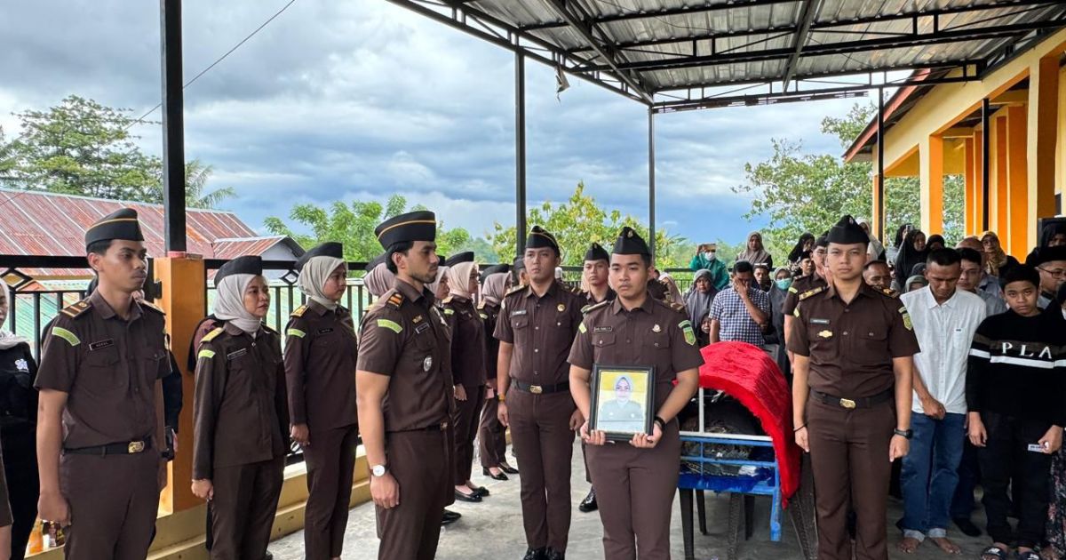 Prosesi Pelepasan Pemakaman Almarhumah Isnawati Yamin
