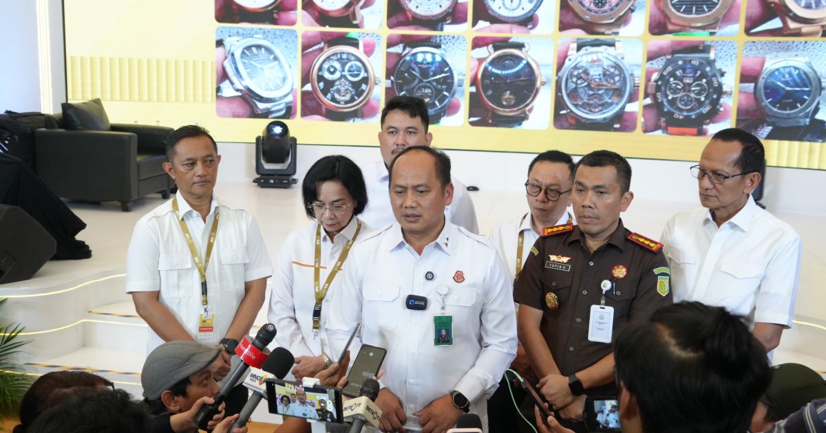 Pemusnahan Barang Sitaan Terpidana Jimmy Sutopo Empat Belas Jam Tangan Palsu ?