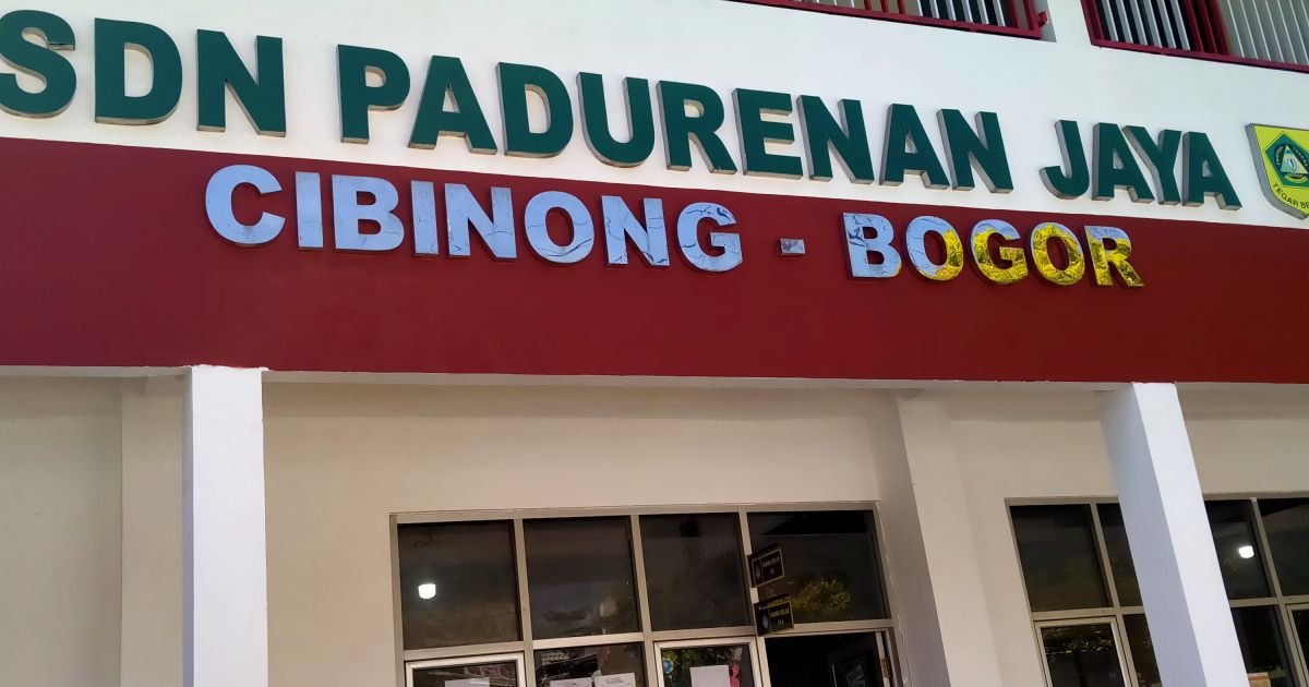Akibat Penyempitan Badan Kali Gedung Sekolah Padurenan Jaya Acapkali Terendam Banjir dan Drainase Ambrol