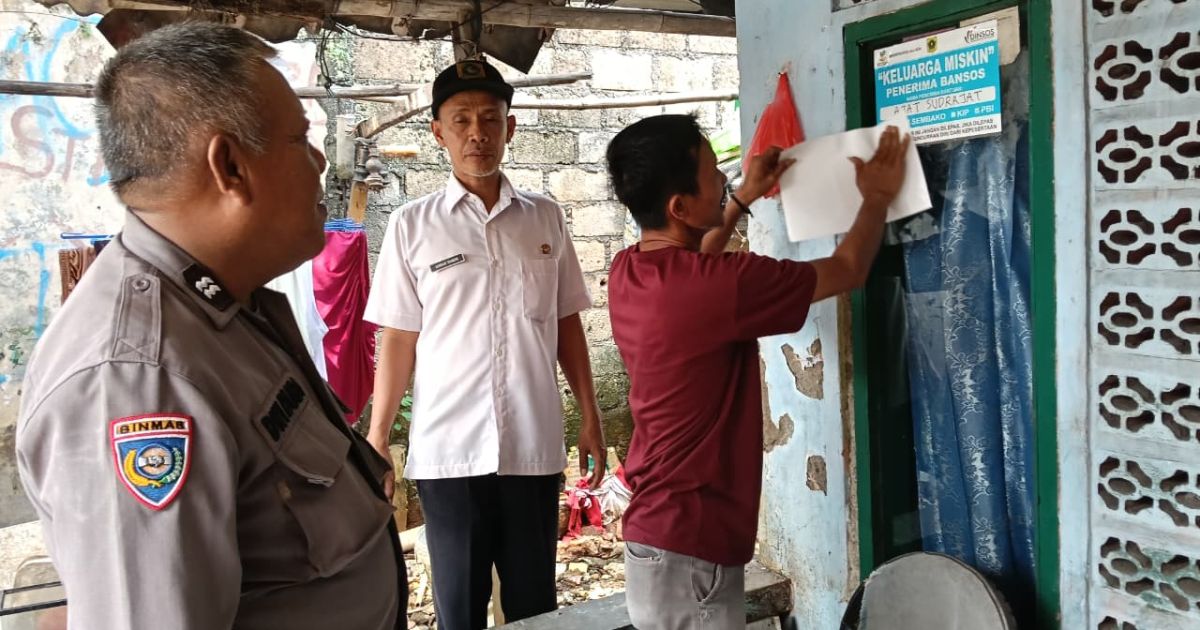 Pemasangan Labelisasi Keluarga Penerima Bantuan Program Keluarga Harapan  Kelurahan Pakansari