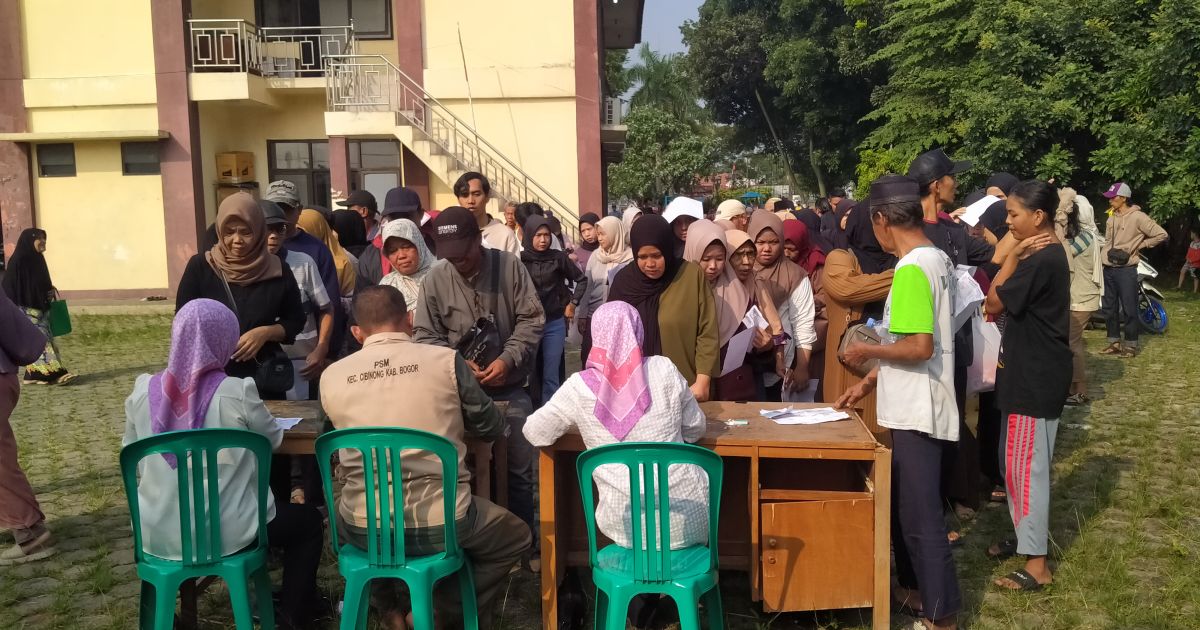Penyaluran Bantuan Pangan Kelurahan Pakansari Cibinong