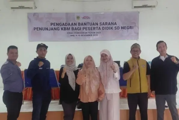 Bupati Bogor Berikan Bantuan Perlengkapan Sekolah untuk Siswa SDN di Kabupaten Bogor