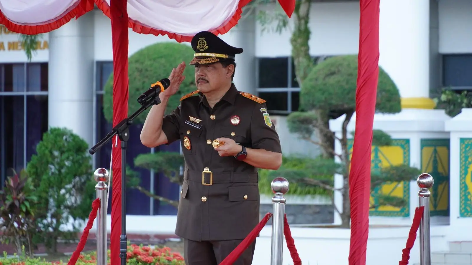 Pimpin Upacara Hari Ibu Ke-97, Kajati Kepri Ajak Perkuat Kolaborasi Wujudkan Kesetaraan Gender