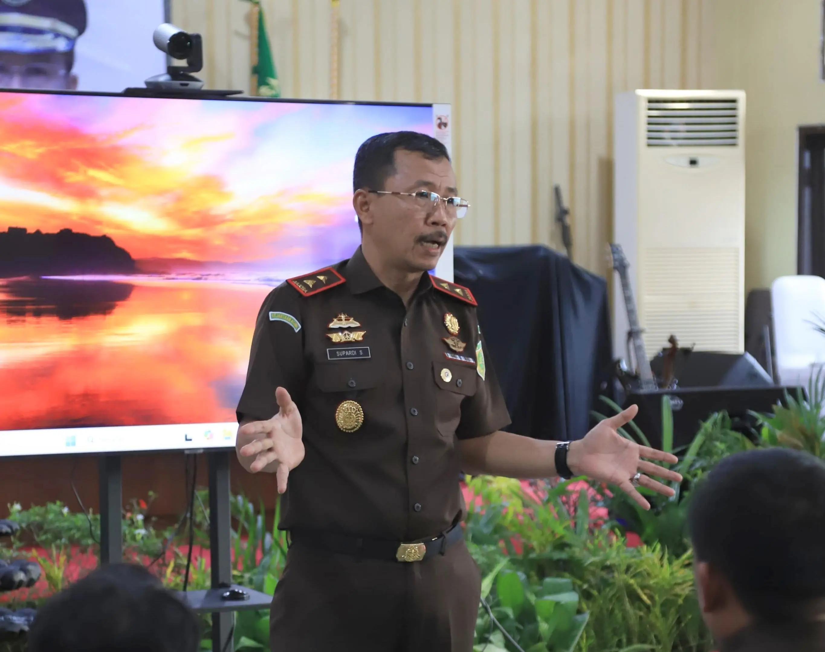 Tekankan Kerja Propesional dan Kesiapan Hadapi Pemberlakuan KUHP dan KUHAP Baru, Pesan Kajati Pada Kejari Kutai Barat   ‎