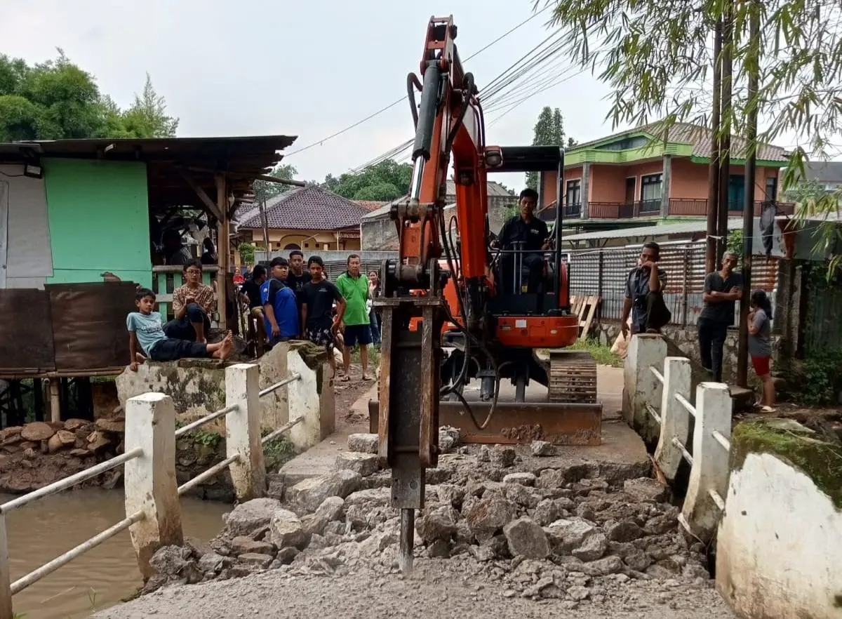 Jembatan Kali Kumpa Penghubung Dua Kelurahan Akan di Bangkar ?