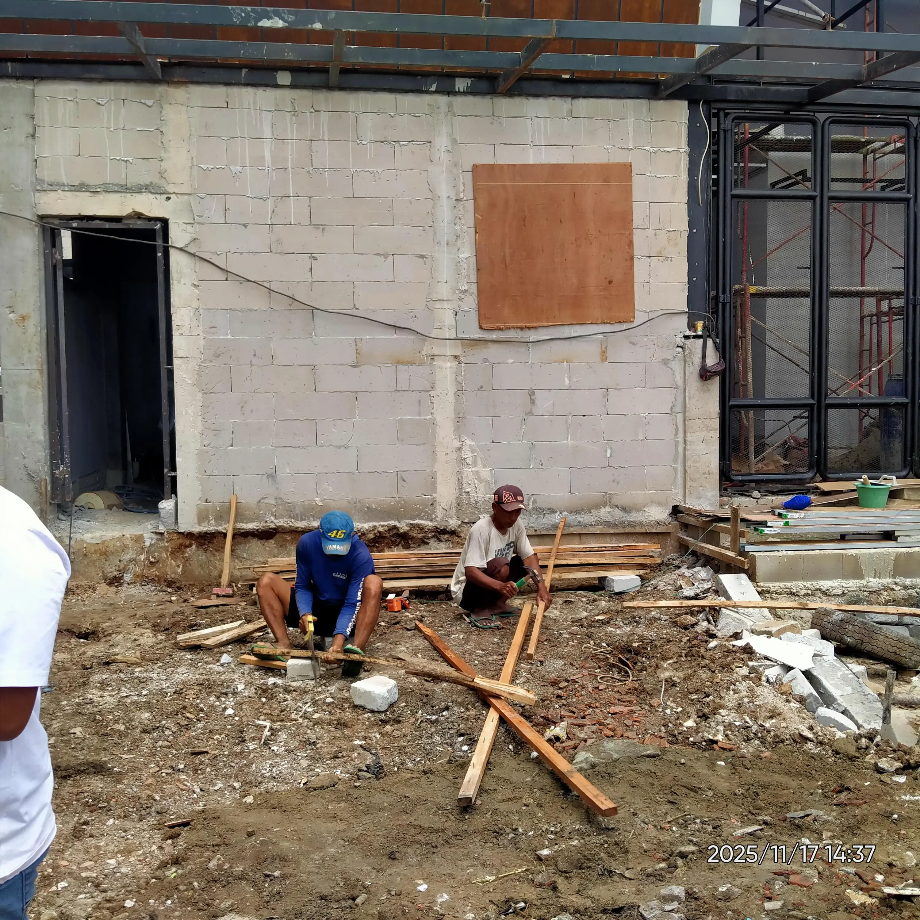 Publik minta Pihak Terkait Usut Tuntas Dugaan Bangunan Tak Berizin  Yang  juga Diduga di Bekingi Oknum 