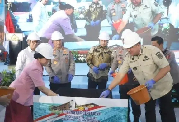 Rudy Susmanto Hadiri Topping off Ceremony  dan Peletakan Batu Pertama Pembangunan Rumah Ibadah 