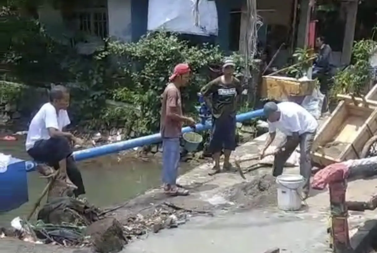 Warga Cipayung Kecewa Pemkot Depok Lamban, Perbaiki  Jembatan  Ambruk 