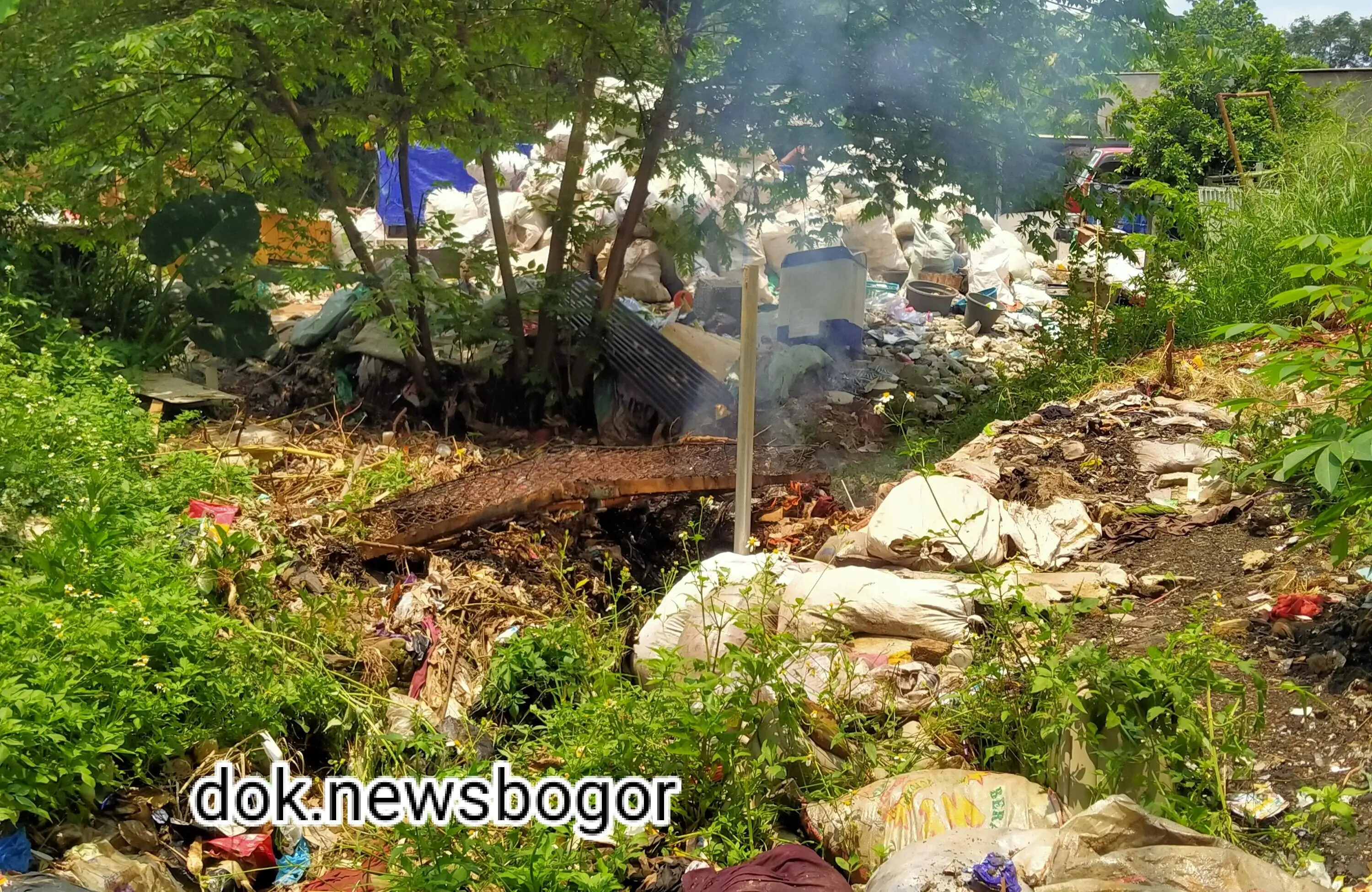 Dugaan Bisnis Puluhan Juta Rupiah Atas Tempat Penampungan Sampah Liar, Masuk Saku Siapa ???