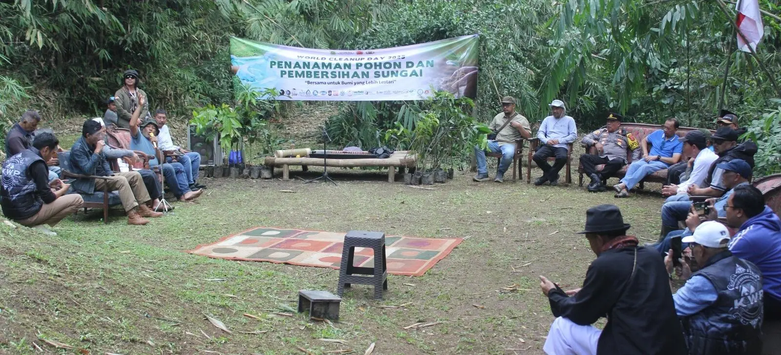 Hijaukan Kembali Kawasan Puncak, PT BAP Bareng BMSN Tanam Pohon dan Bagi Bibit Gratis 