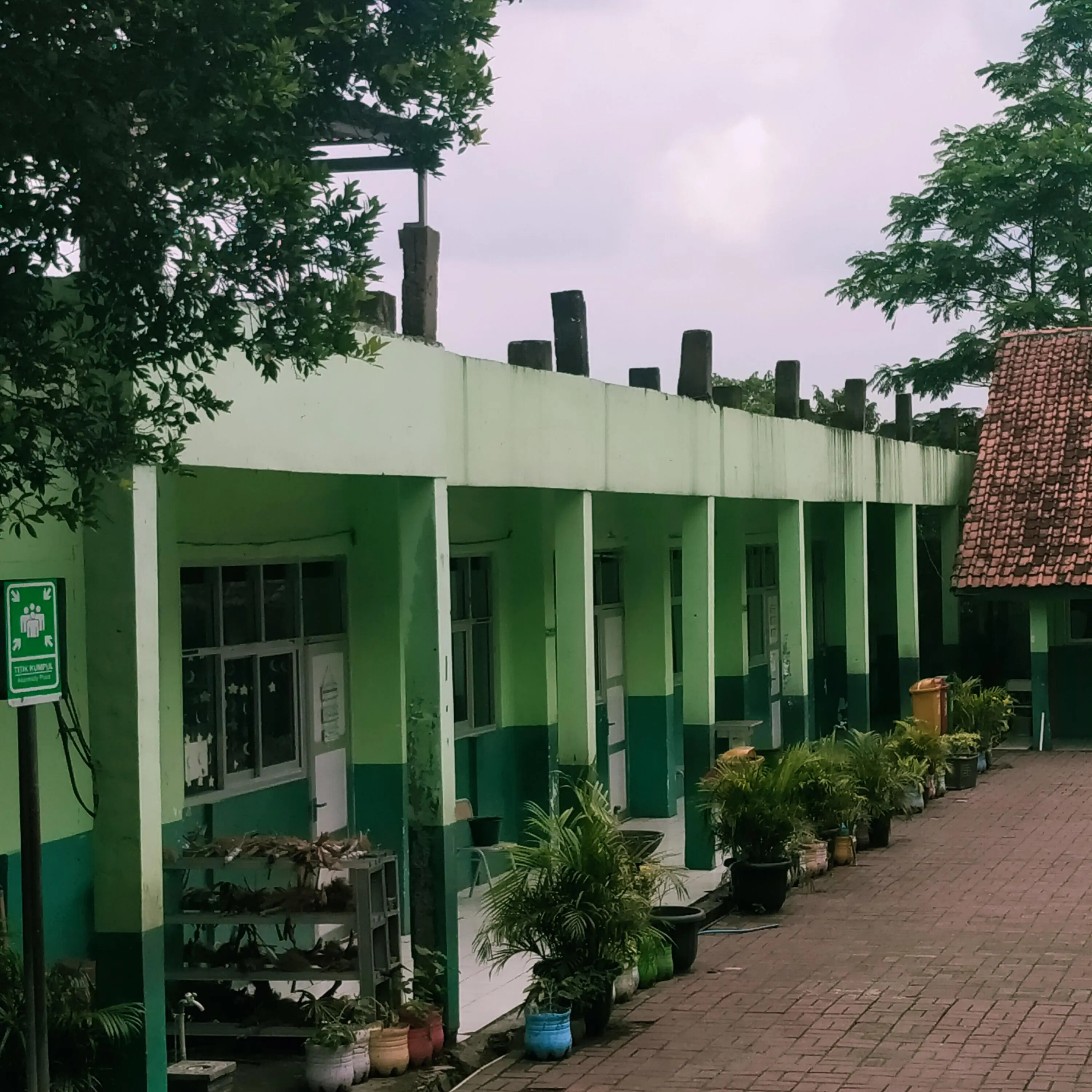 Sejumlah Gedung Sekolah Bertingkat Mangkrak di Kecamatan Cibinong