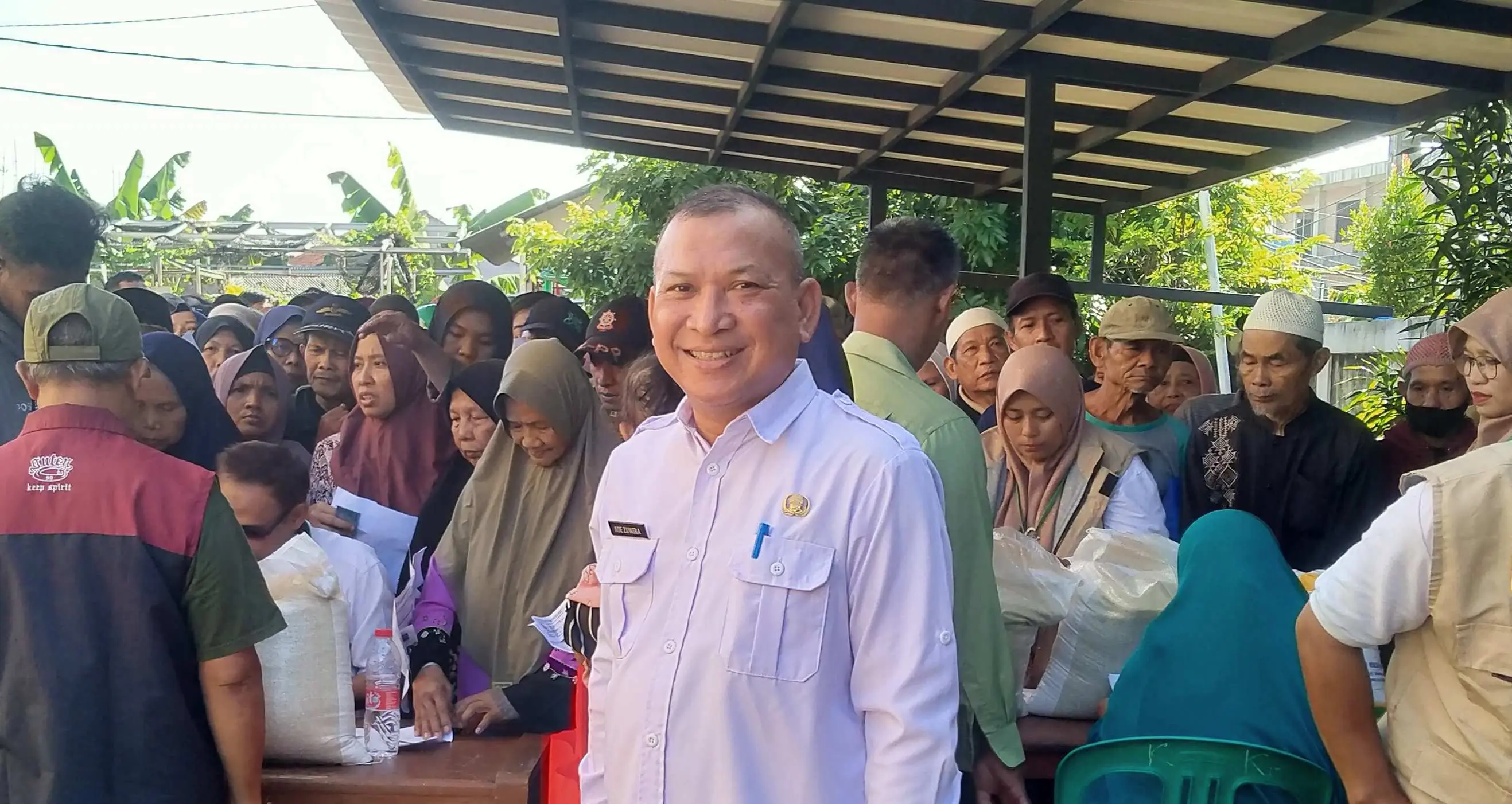 Penyaluran Bantuan Pangan Untuk 1380 KPM Kelurahan  Pakansari Cibinong 
