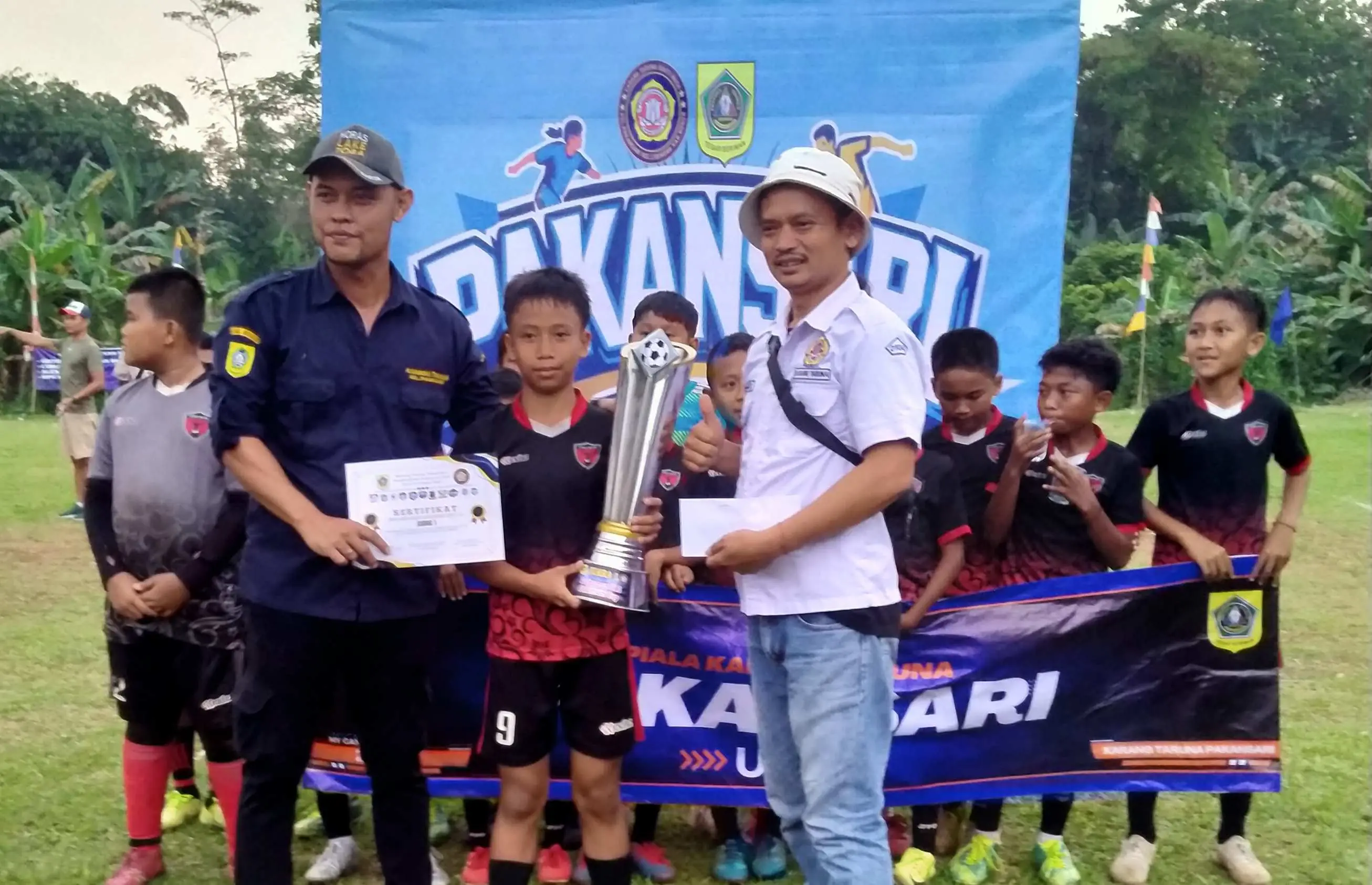 Tim U.13 RW 09 Juara Piala Karang Taruna Pakansari Cup 2025