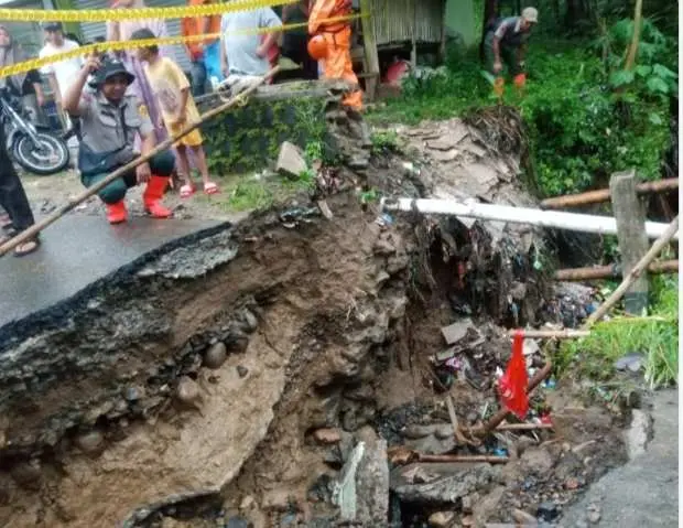Garcep Rudy Susmanto Instruksikan Tangani Jembatan Ambruk 