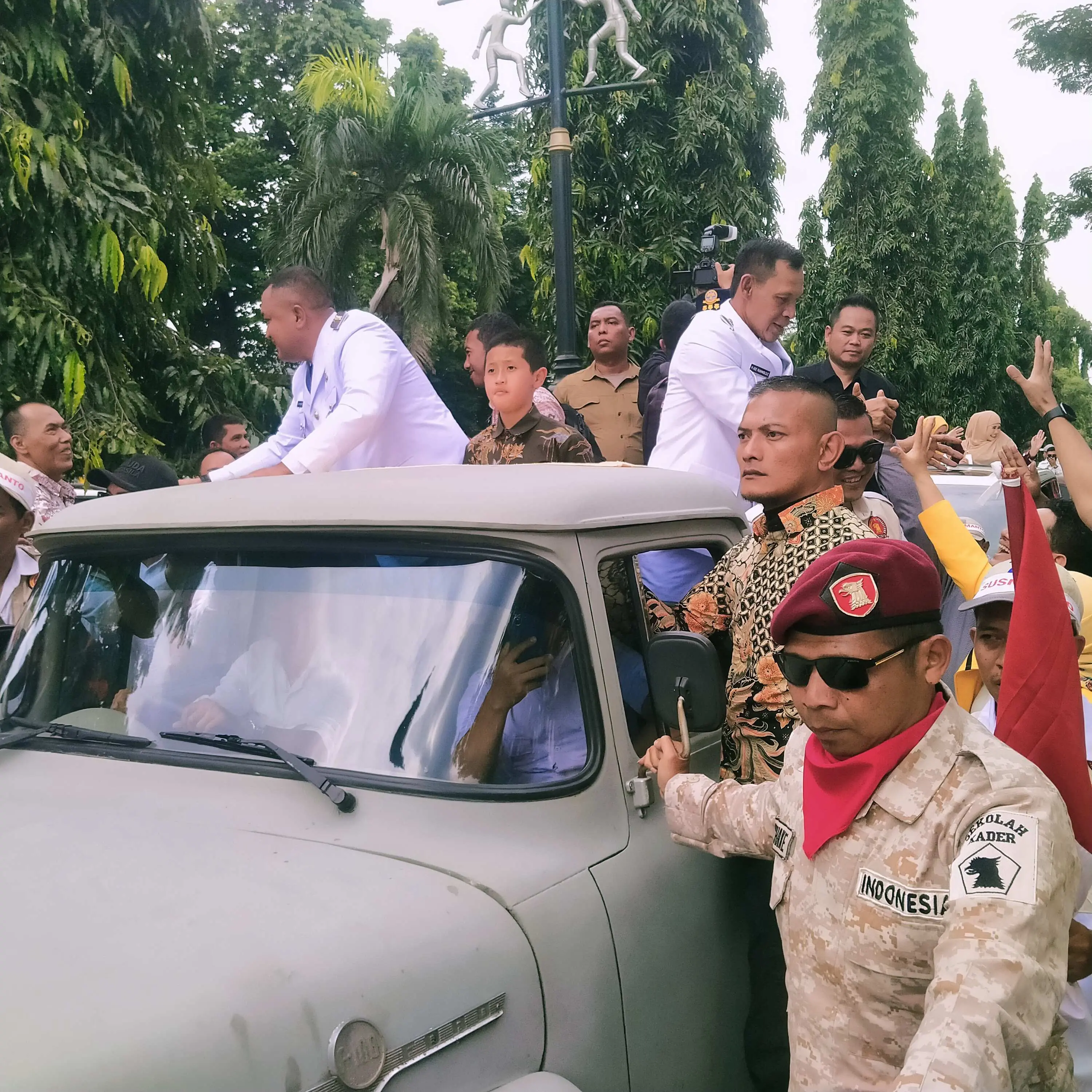 Simpatisan,, Masyarakat Kabupaten Bogor sambut Kedatangan Bupati Wakil Bupati Terpilih 