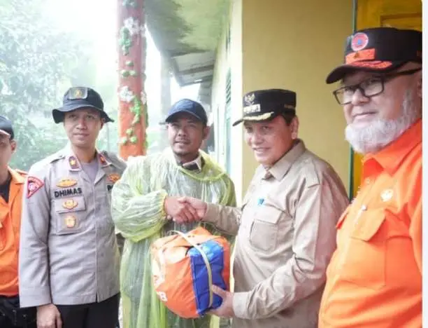 Tinjau Bencana Luapan Air Desa Tugu Selatan Cisarua